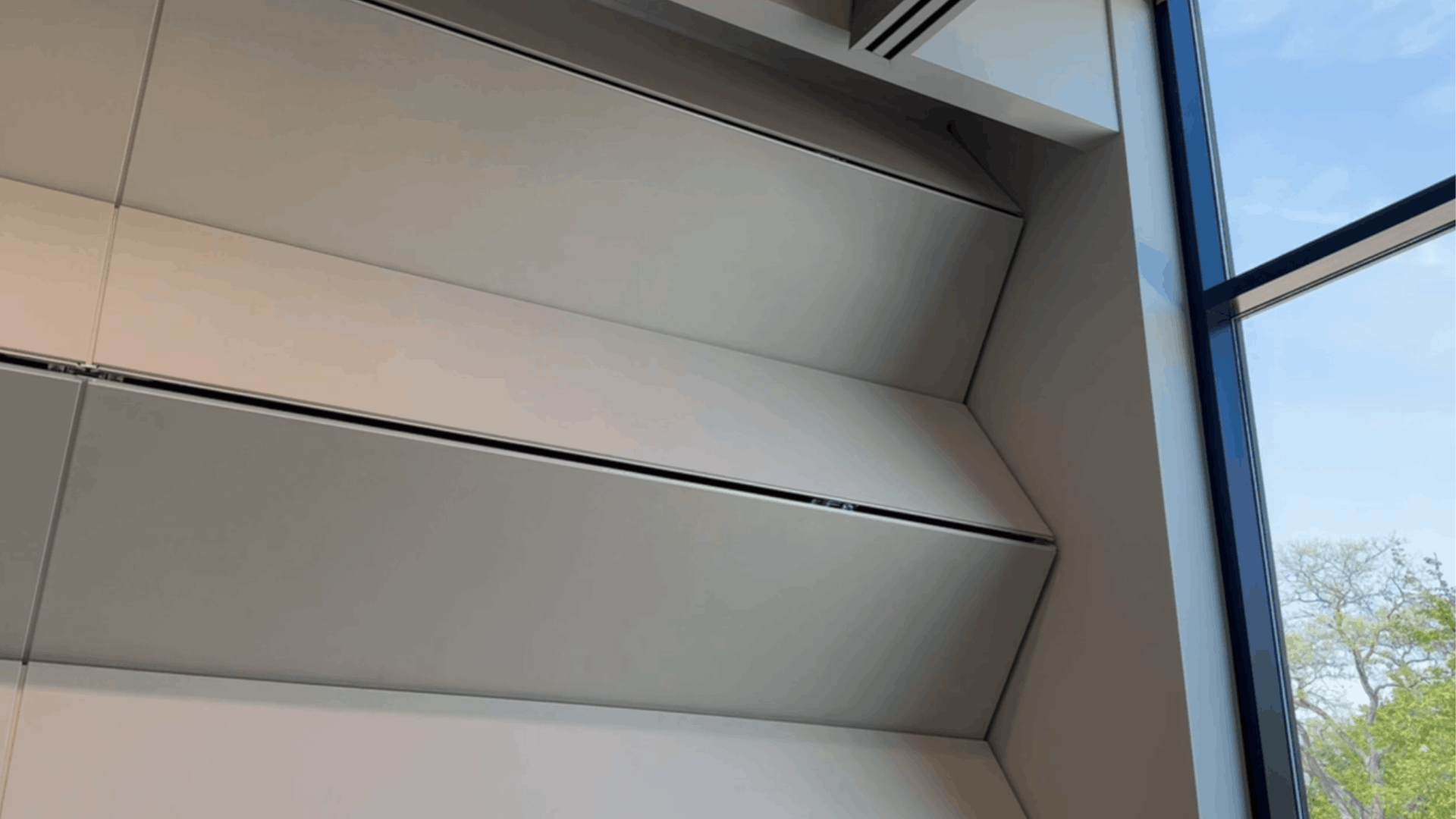 Skyfold-Classic-Automatic-Partition-System