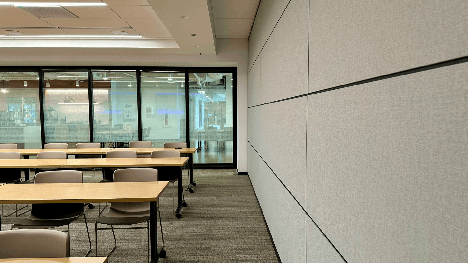 Skyfold-and-Modernfold-operable-walls
